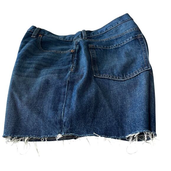 OLD NAVY HI-RISE SLOUCHY STRAIGHT RAW HEM SHORTS, WOMENS-12-DENIM BLUE, MID-LGTH - Picture 8 of 12